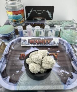 Bounty Farms All-In-One Snowcap Kit UK with rolling papers, grinder, tray, glass tips and 16 premium strain option